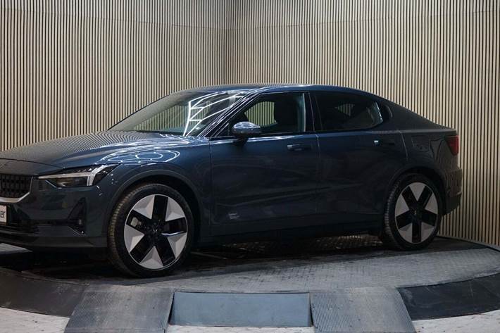 Blå Polestar 2 fra 2023