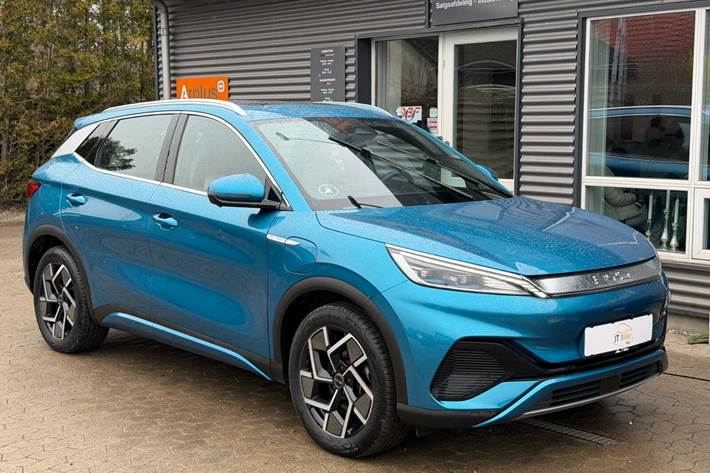 Blå BYD Atto 3 fra 2022 set udefra