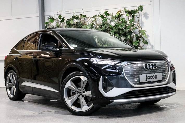 Sort Audi Q4 e-tron fra 2022 set udefra
