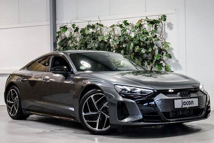 Grå Audi e-tron GT fra 2023