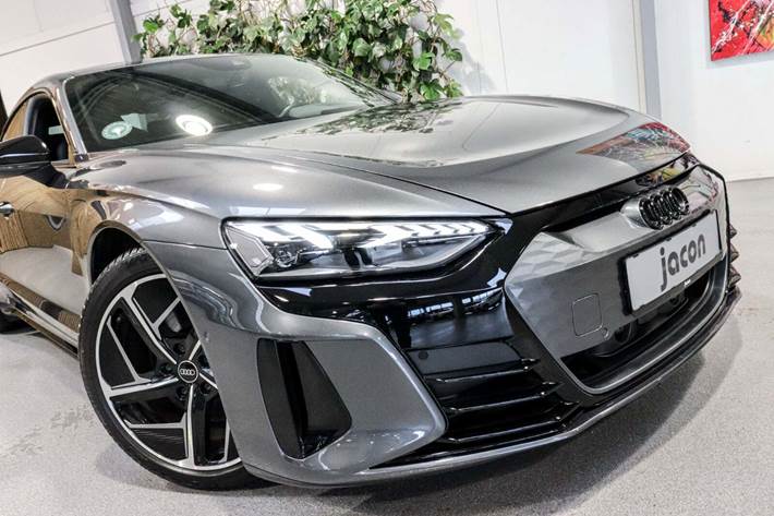 Grå Audi e-tron GT fra 2023