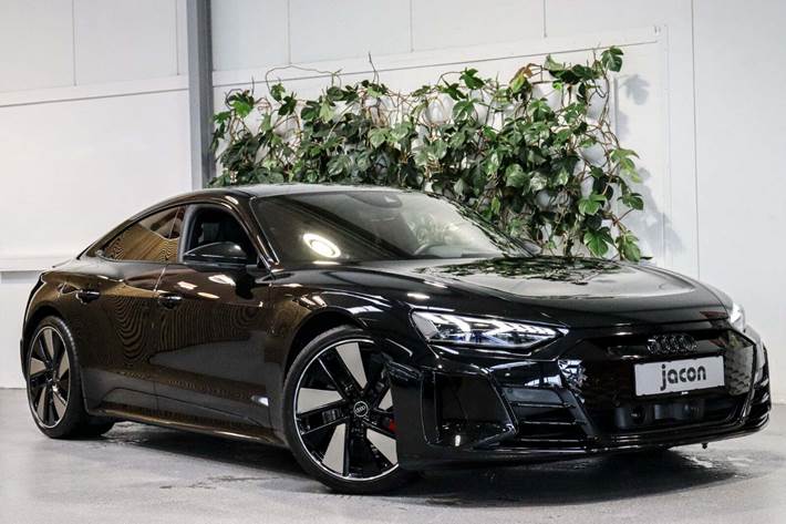 Sort Audi e-tron GT fra 2023 set udefra