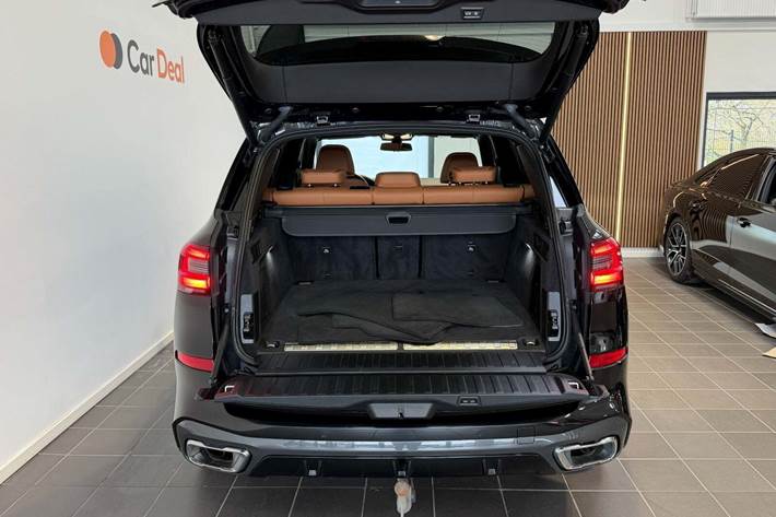 Sort BMW X5 fra 2021