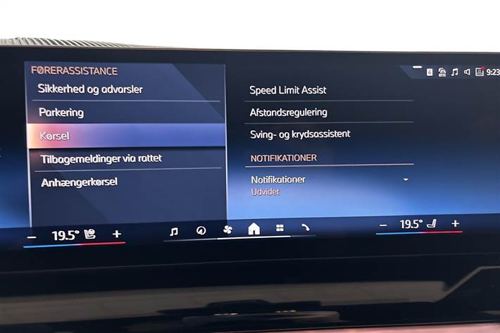 Grå BMW i5 fra 2025