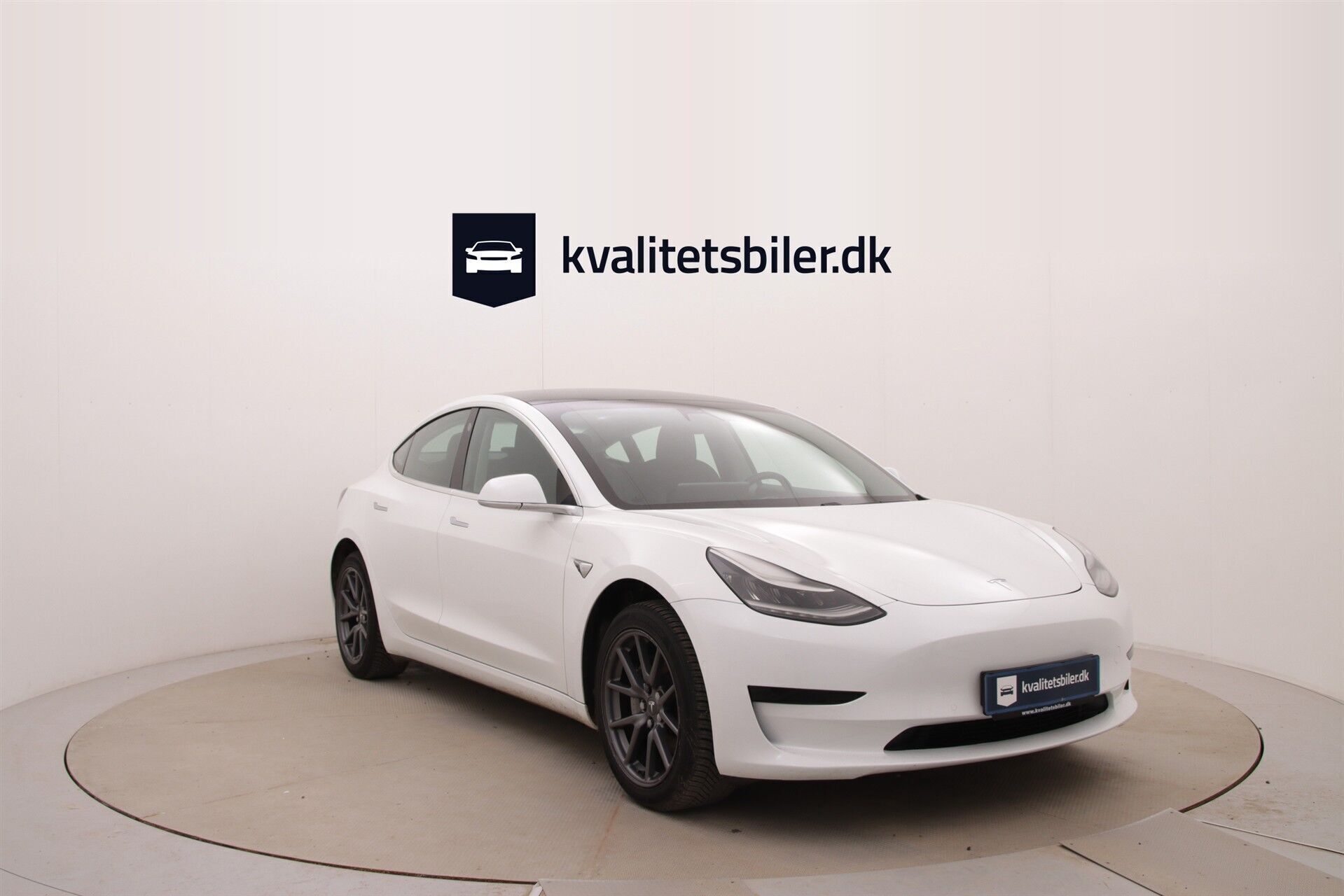 Hvid Tesla Model 3 fra 2019