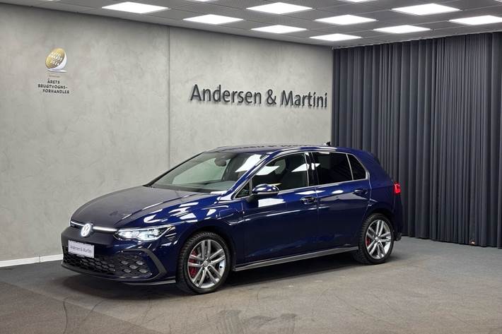 Blå VW Golf fra 2021