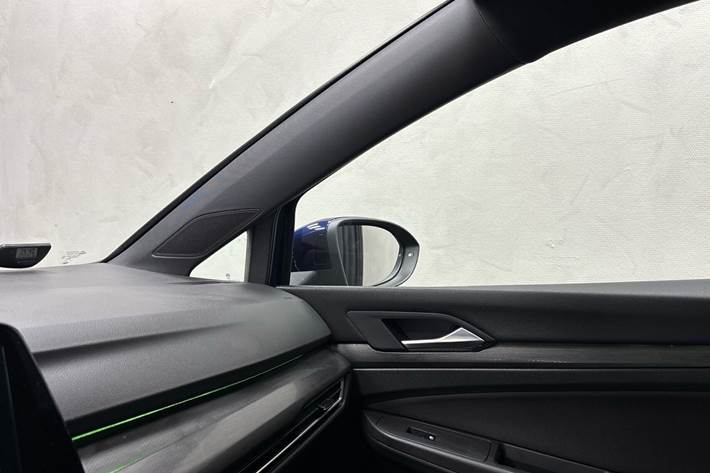 Blå VW Golf fra 2021