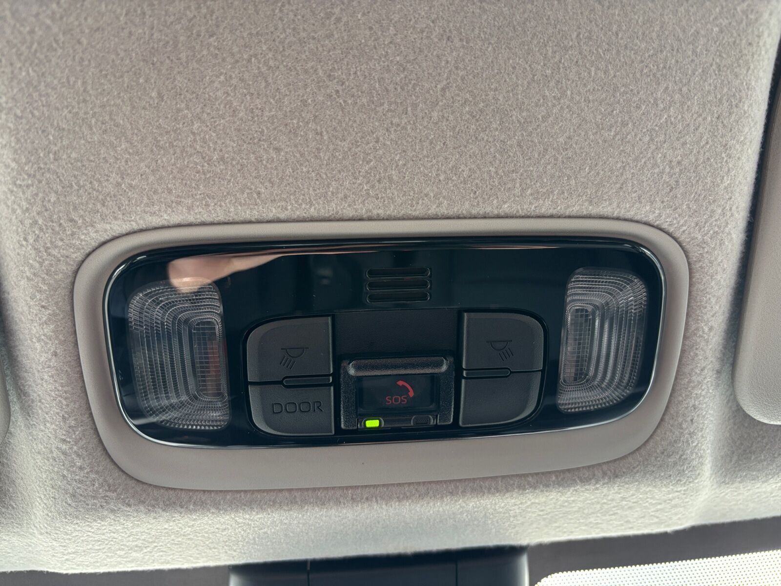 Grå Toyota Yaris fra 2021