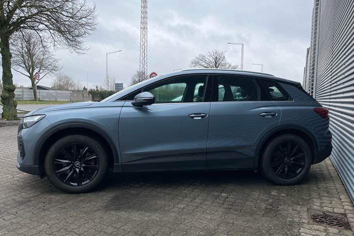 Grå Audi Q4 fra 2022