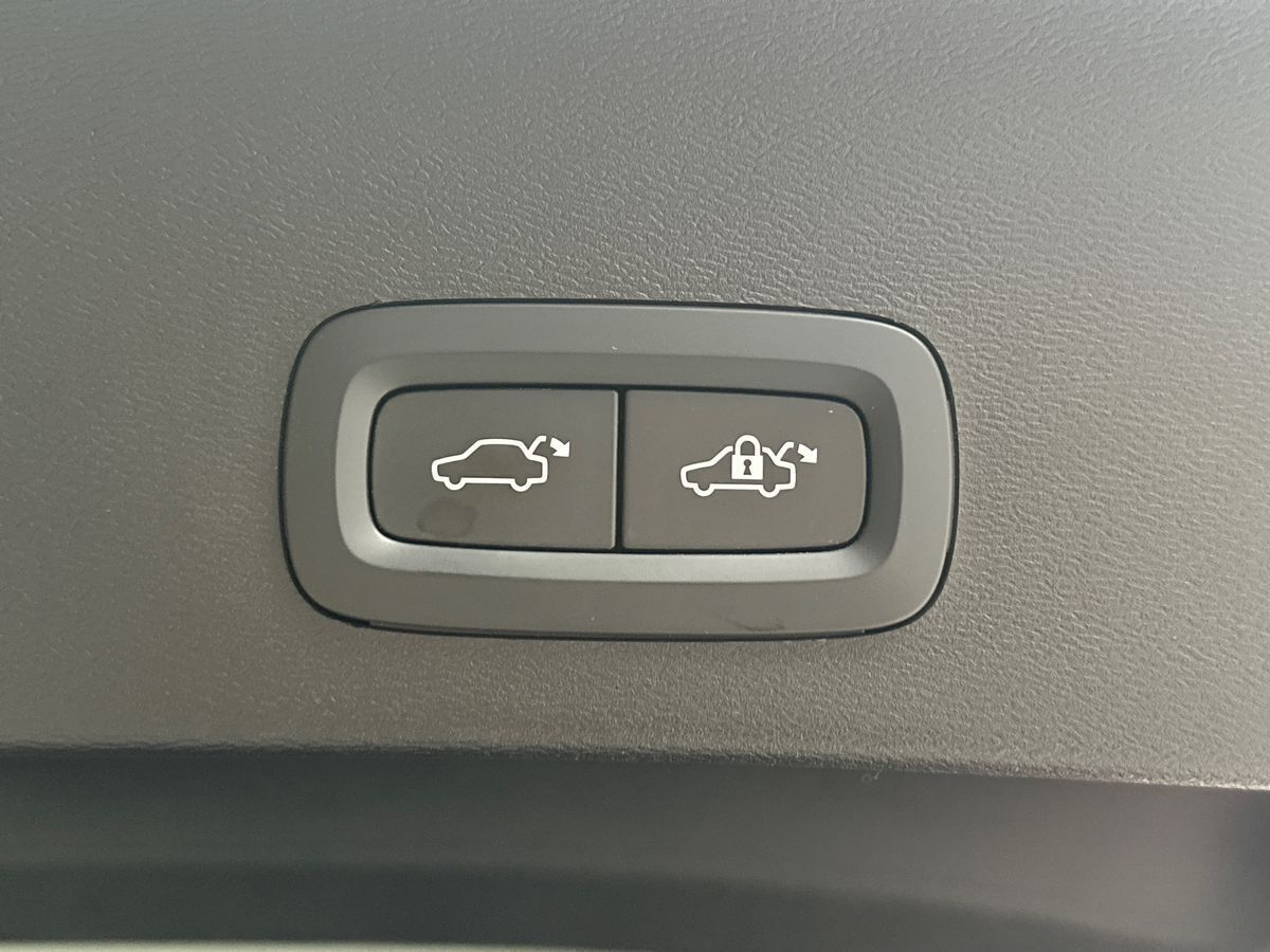 Sort Volvo XC40 fra 2022