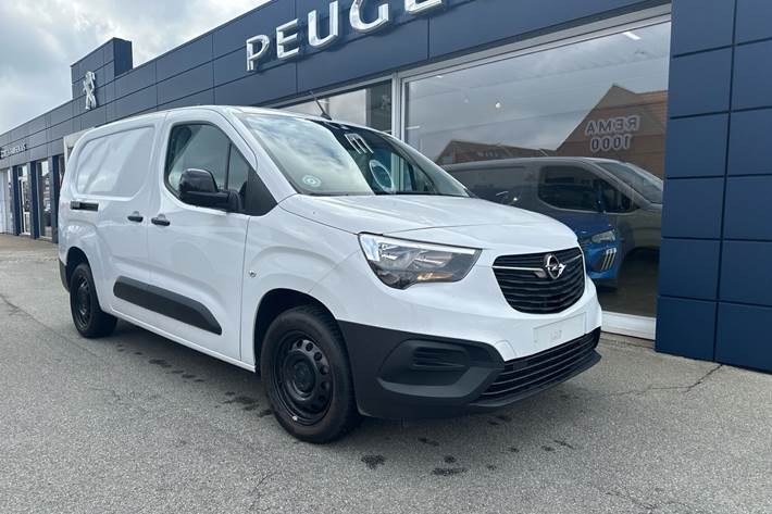Hvid Opel Combo fra 2023