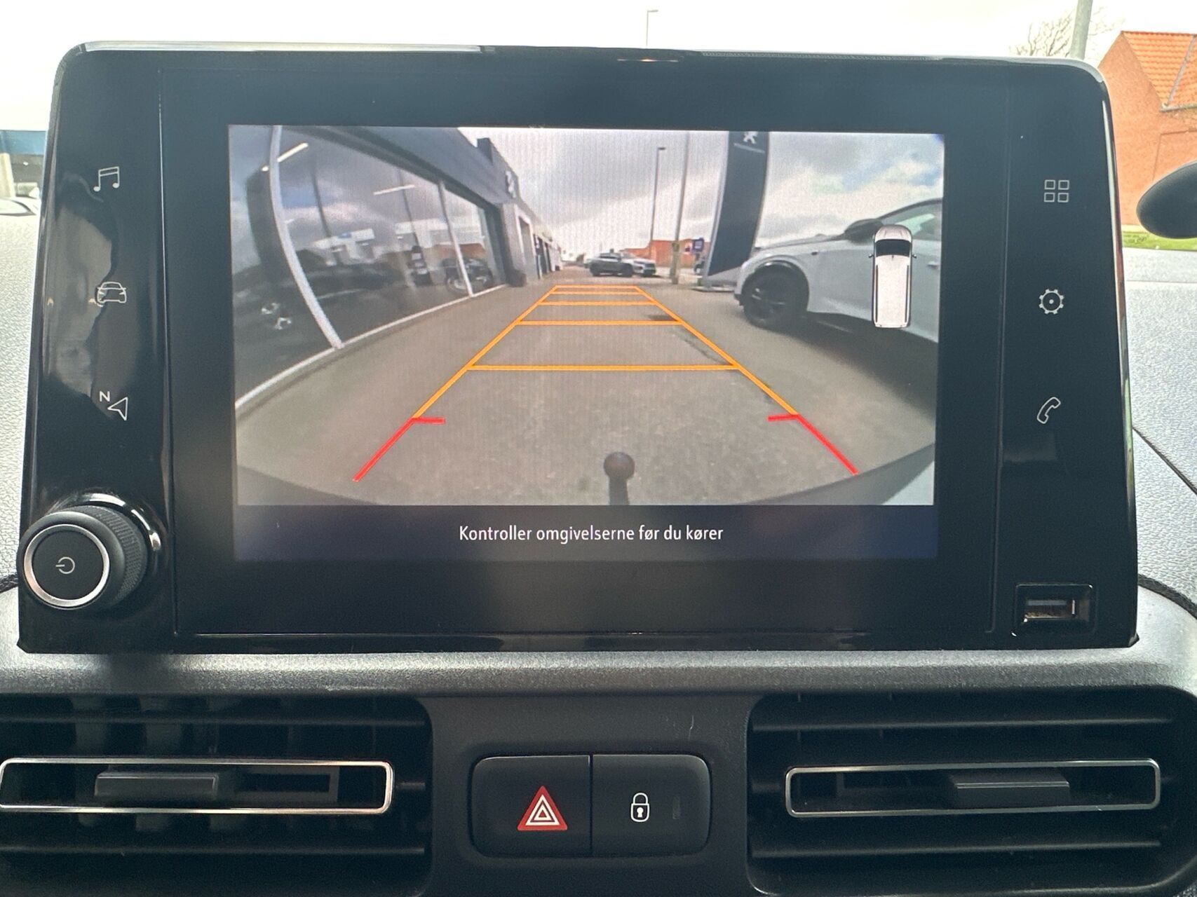 Hvid Opel Combo fra 2023