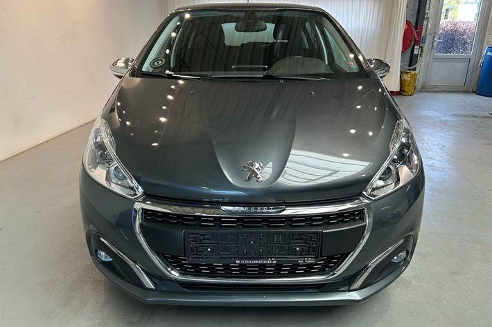 Grå Peugeot 208 fra 2016