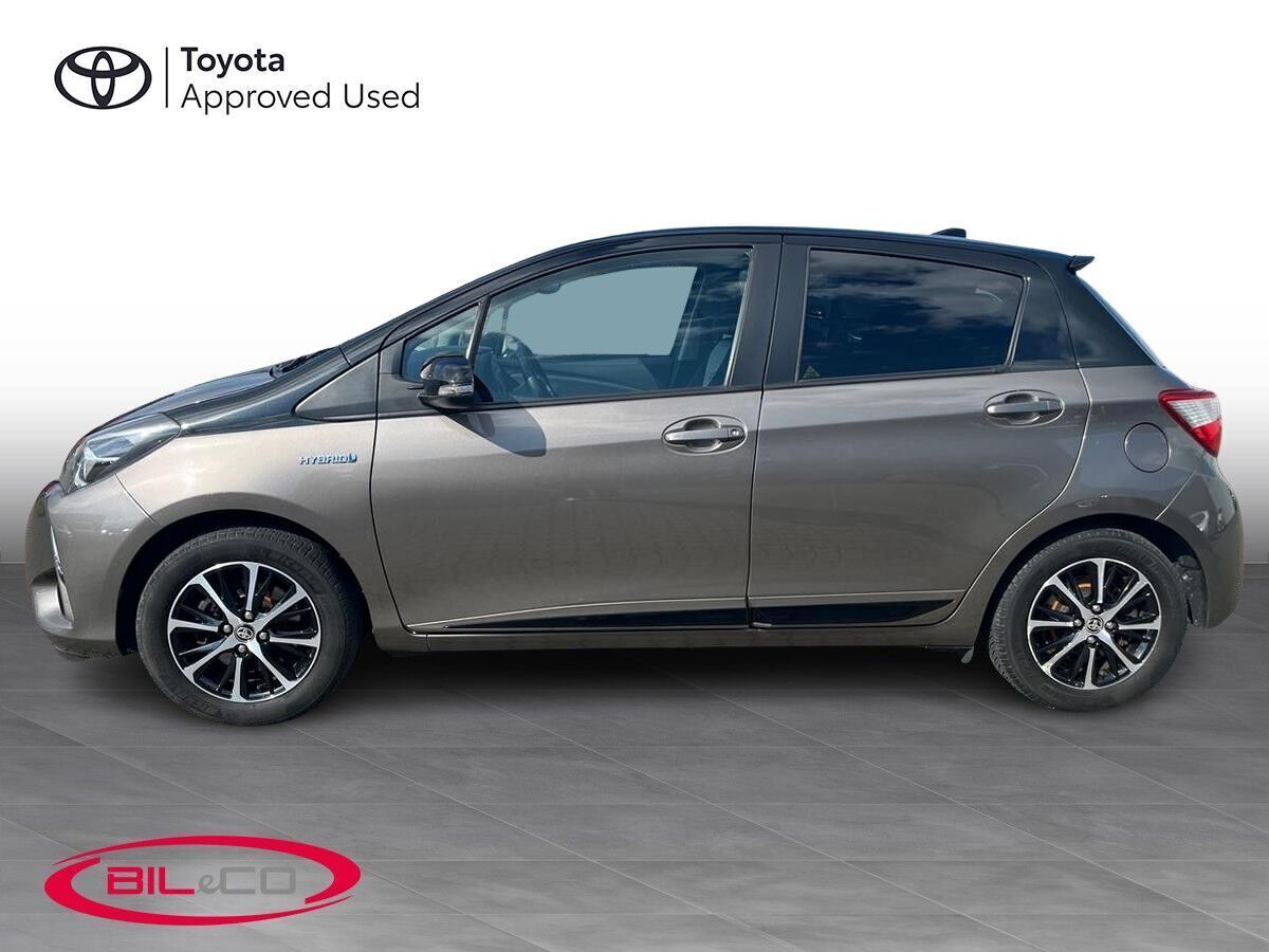 Bronze Toyota Yaris fra 2019