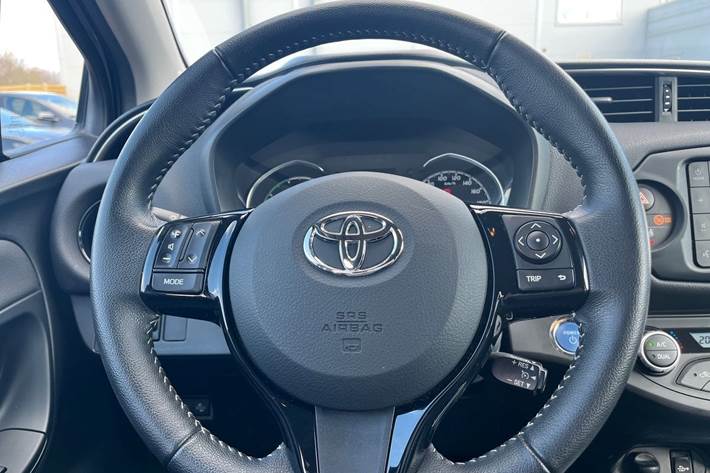 Bronze Toyota Yaris fra 2019