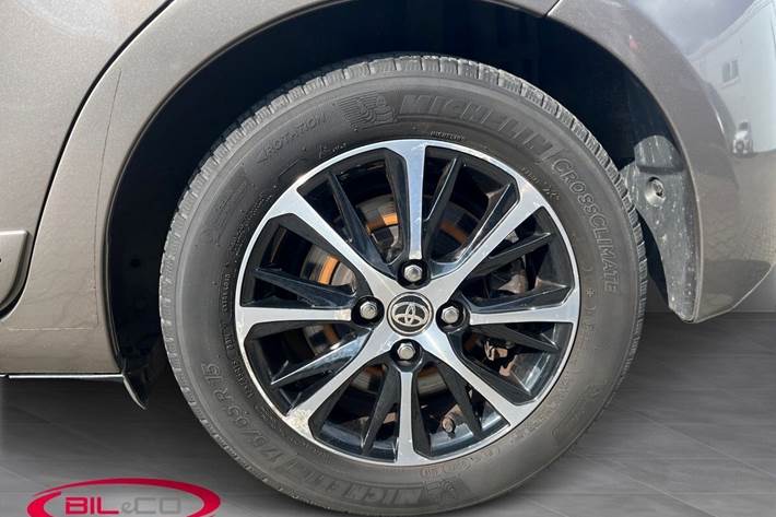 Bronze Toyota Yaris fra 2019