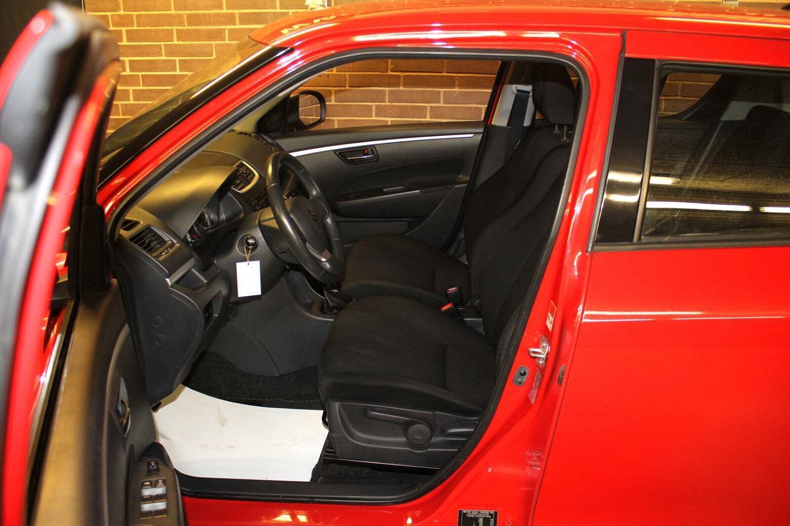 Rød Suzuki Swift fra 2012