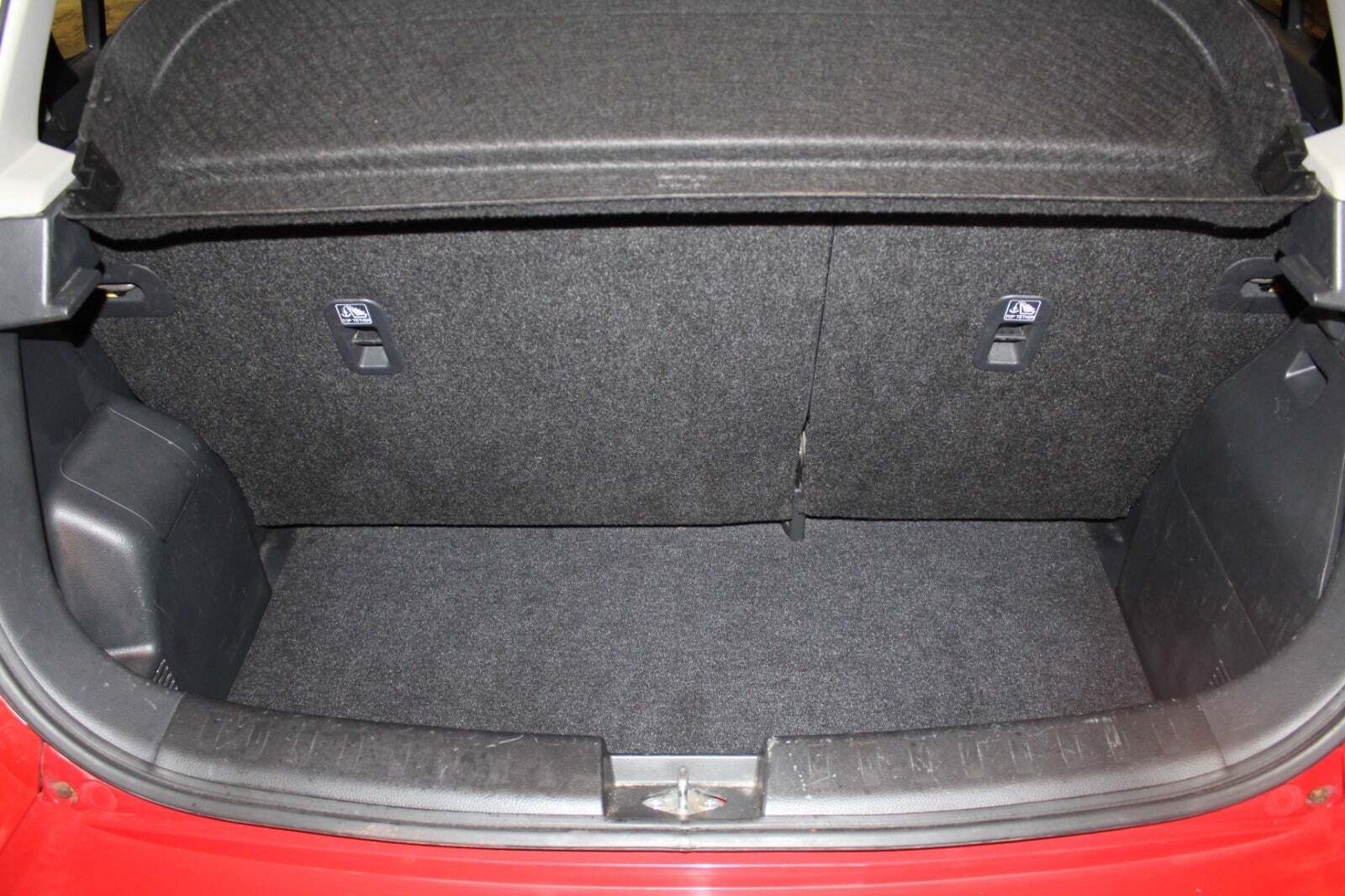Rød Suzuki Swift fra 2012