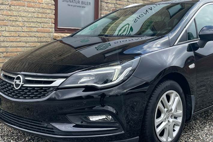 Sort Opel Astra fra 2019