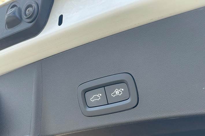 Sort Volvo XC40 fra 2022