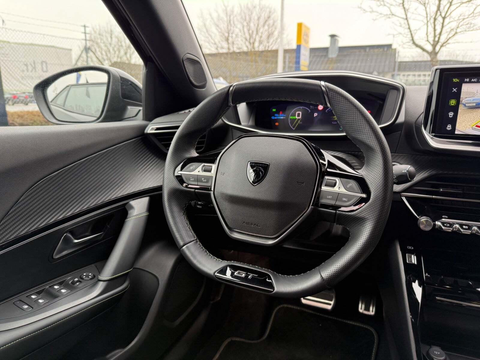 Sort Peugeot e-2008 fra 2024