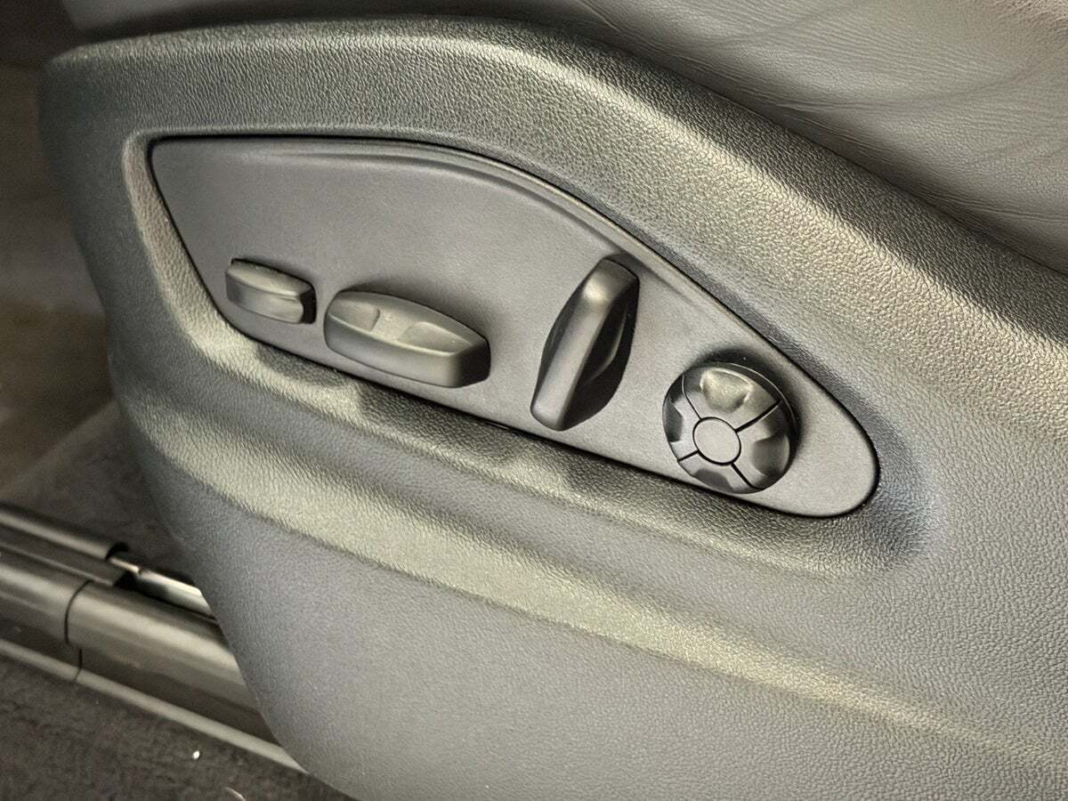 Grå Porsche Cayenne fra 2025