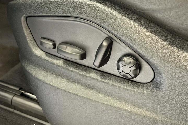 Grå Porsche Cayenne fra 2025