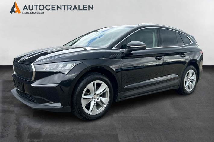 Sort Skoda Enyaq fra 2023 set udefra