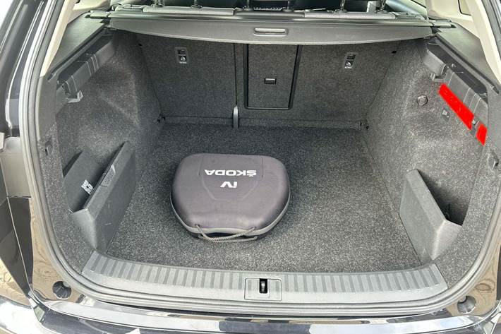 Sort Skoda Enyaq fra 2023