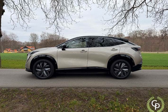 Orange Nissan Ariya fra 2024
