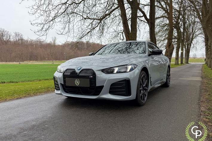 Grå BMW i4 fra 2023