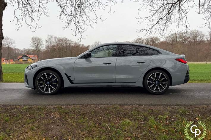 Grå BMW i4 fra 2023