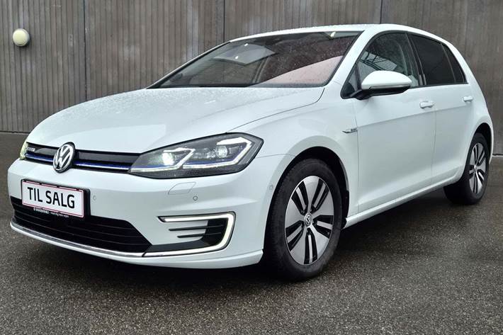 Hvid VW e-Golf VII fra 2021 set udefra
