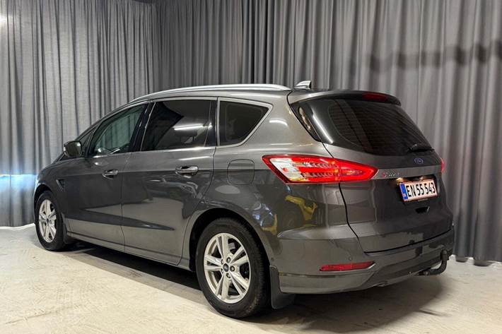 Grå Ford S-MAX fra 2020