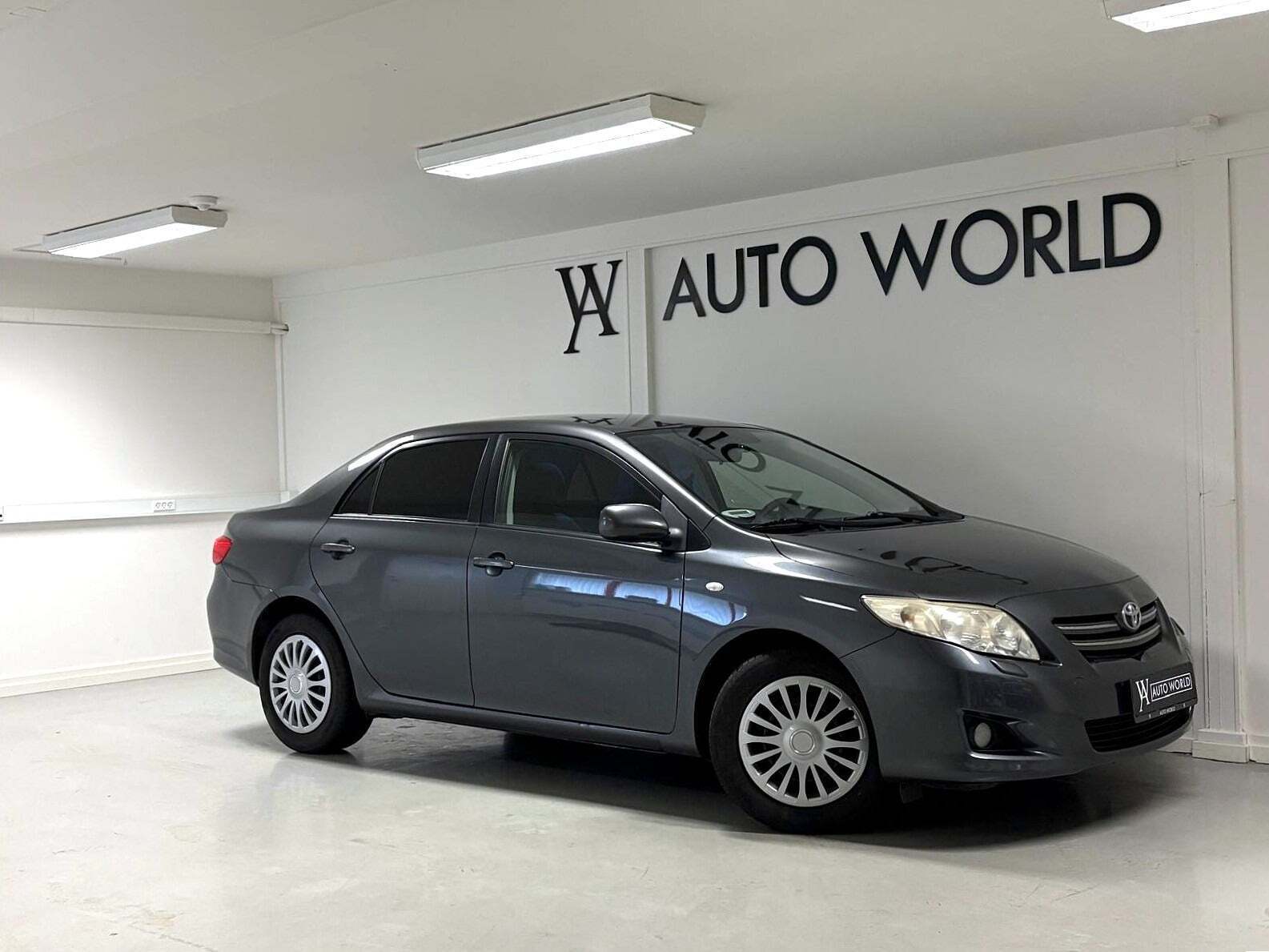 Grå Toyota Corolla fra 2007