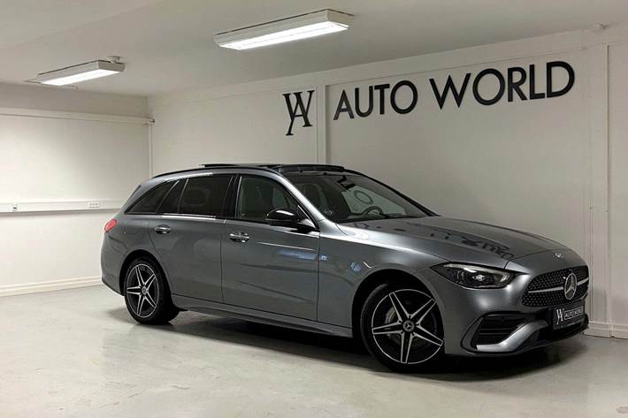 Grå Mercedes C300 e fra 2023
