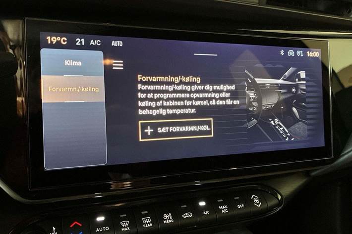 Beige Alfa Romeo Junior fra 2025