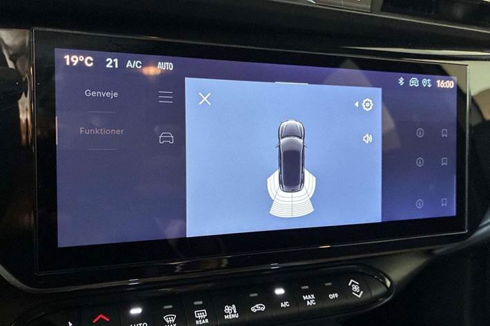 Beige Alfa Romeo Junior fra 2025