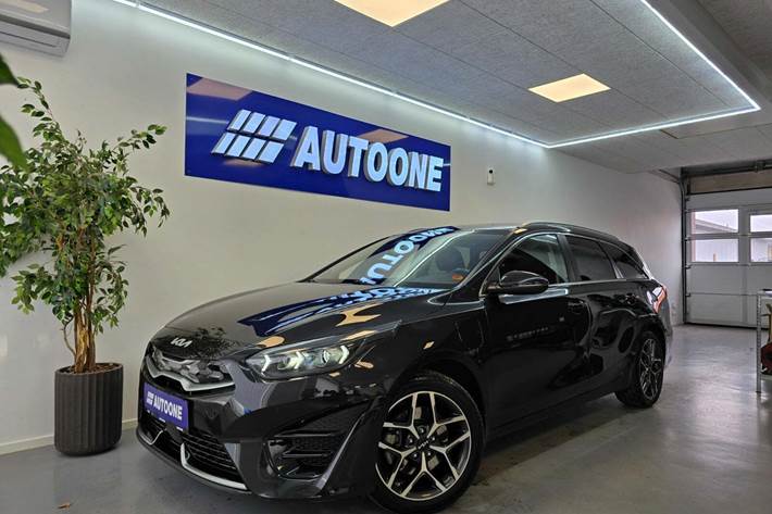 Sort Kia Ceed fra 2022 set udefra