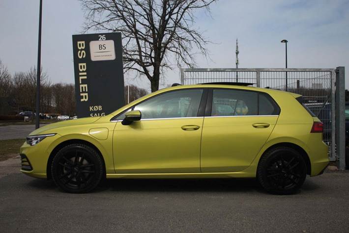 Gul VW Golf VIII fra 2021