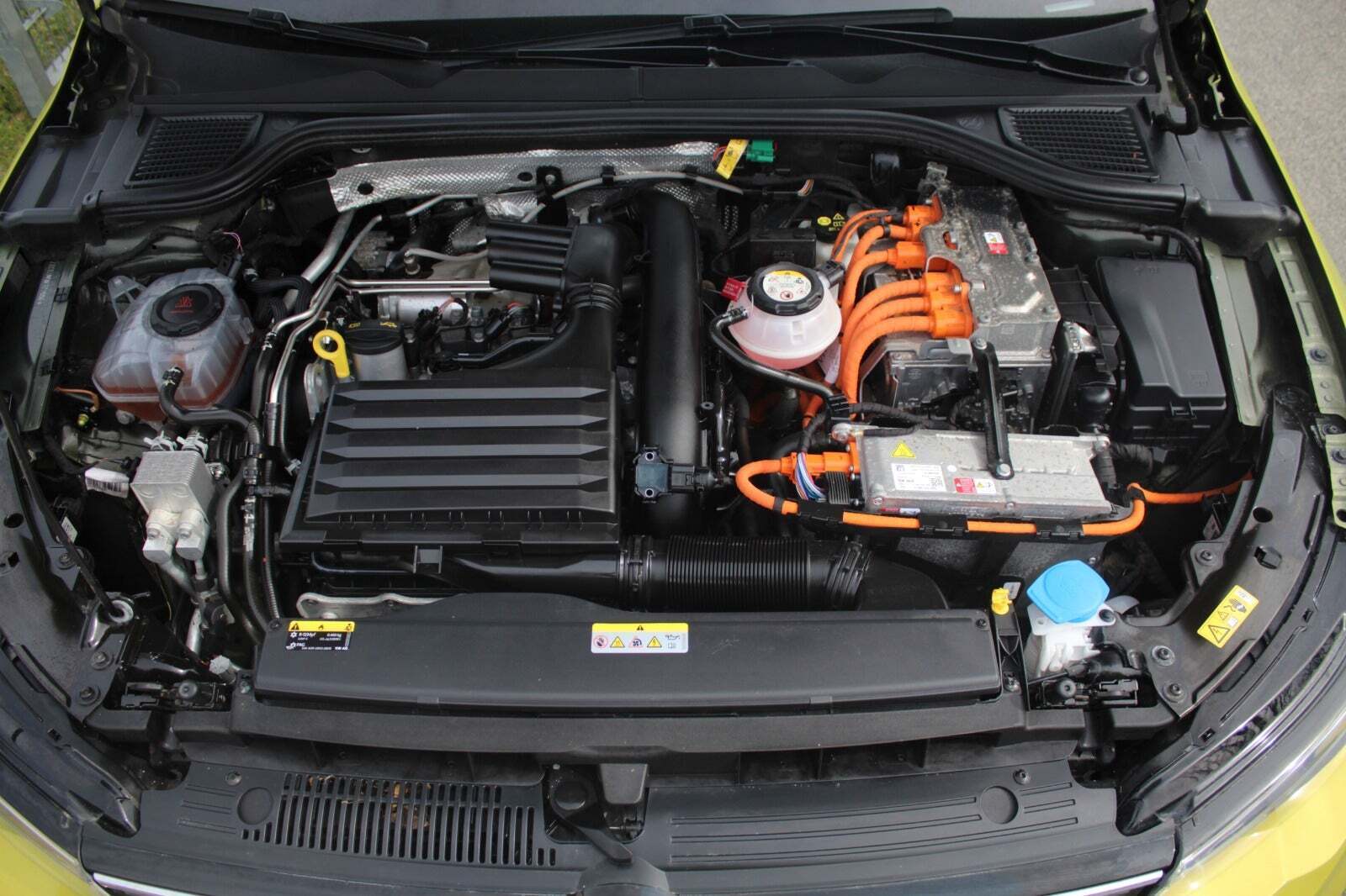 Gul VW Golf VIII fra 2021