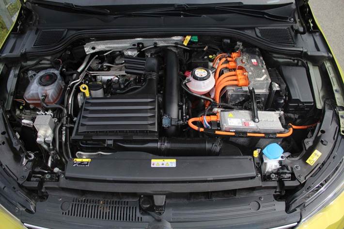 Gul VW Golf VIII fra 2021