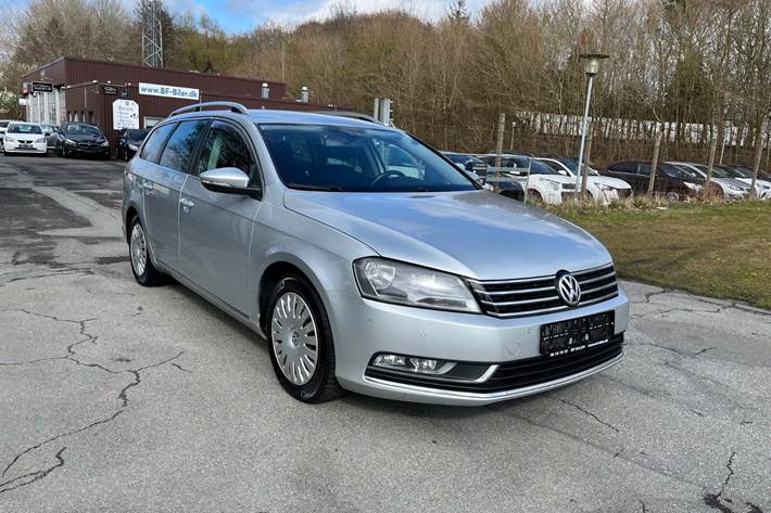 Sølv VW Passat fra 2012