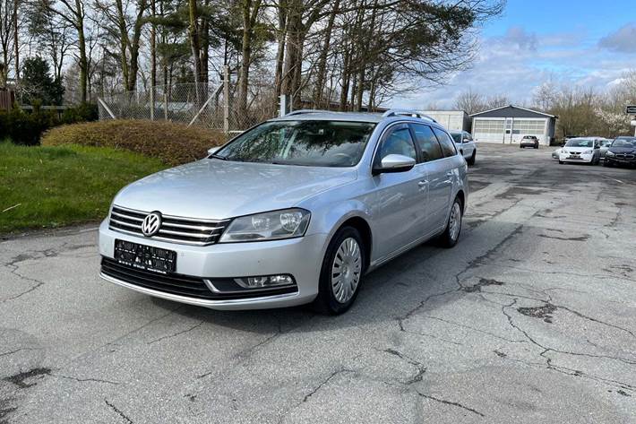 Sølv VW Passat fra 2012