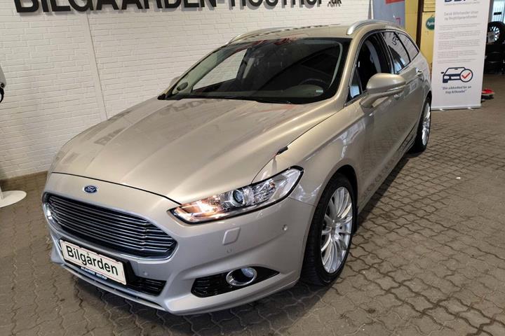 Orange Ford Mondeo fra 2015 set udefra