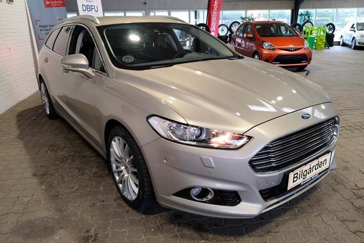 Orange Ford Mondeo fra 2015