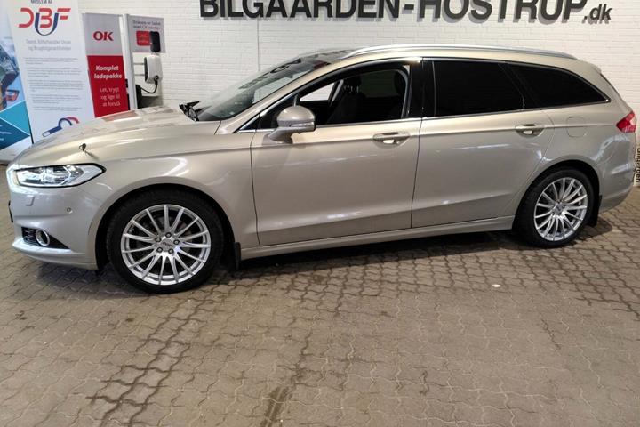 Orange Ford Mondeo fra 2015