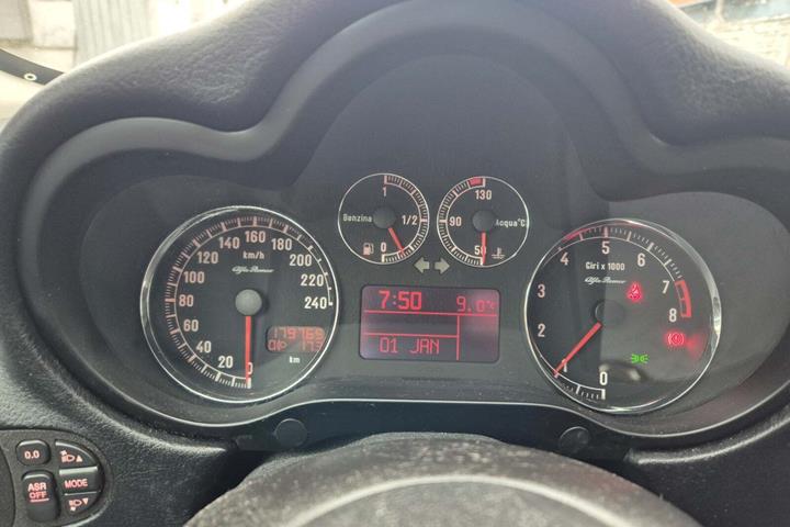undefined Alfa Romeo 147 fra 2007 set indefra