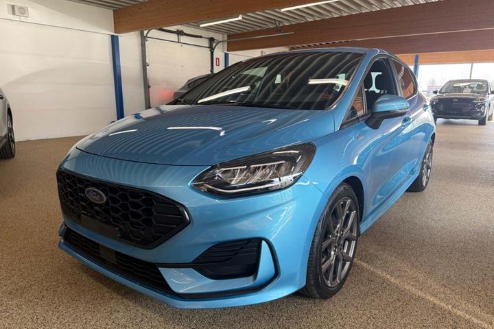 Blå Ford Fiesta fra 2022 set udefra