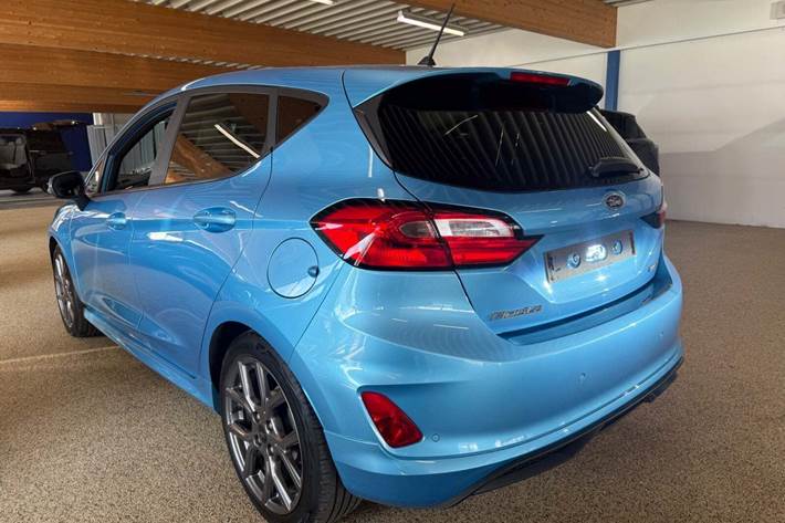 Blå Ford Fiesta fra 2022